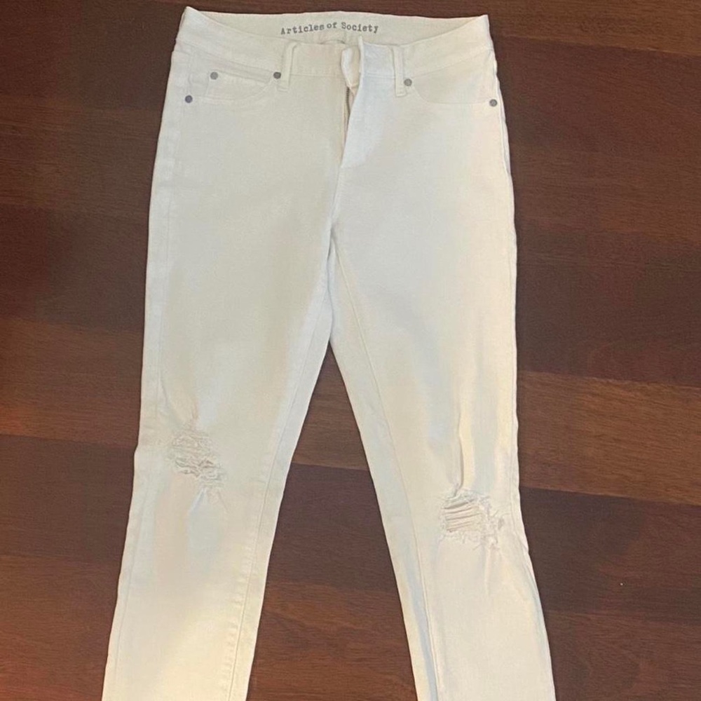 WHITE JEANS